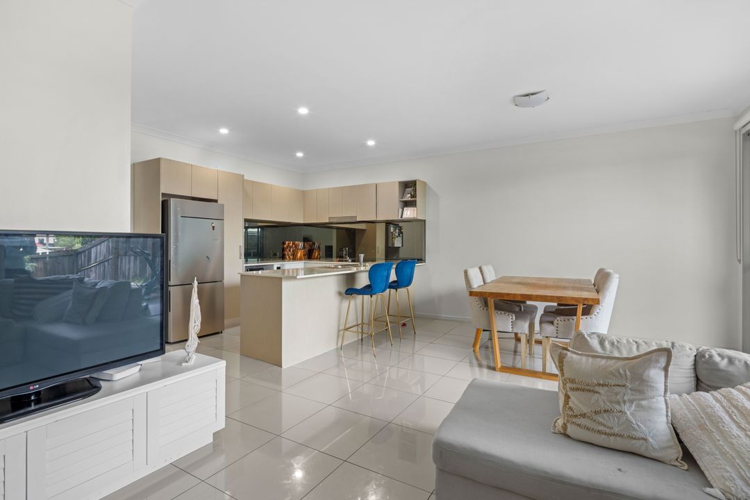 11/430 Pine Ridge Road, Coombabah